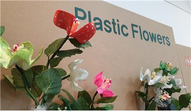 신재순-plastic flowers