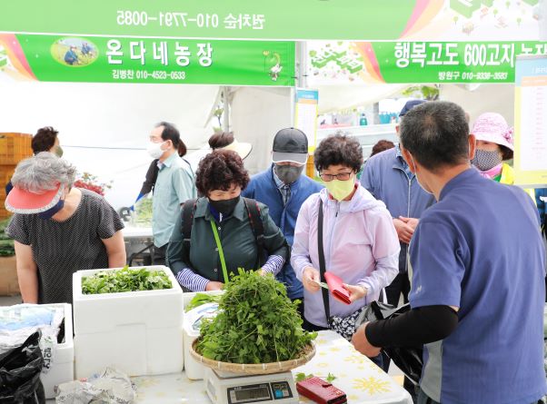 봄을 대표하는 영양산나물축제가 지난 12일부터 15일까지 4일간 영양군청 및 영양전통시장 일원에서 개최되었다./사진=영양군 제공 