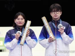 박하준-금지현 공기소총 10ｍ 혼성 銀…한국에 대회 첫 메달 기사 이미지