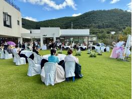 예식장 대신 정원과 과수원에서, 경북의‘작은 결혼식’이야기  기사 이미지